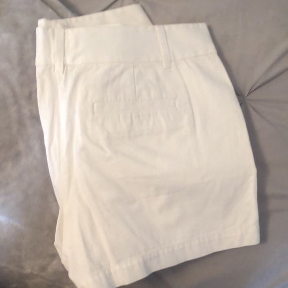 WHITE SHORTS - Picture 3 of 3